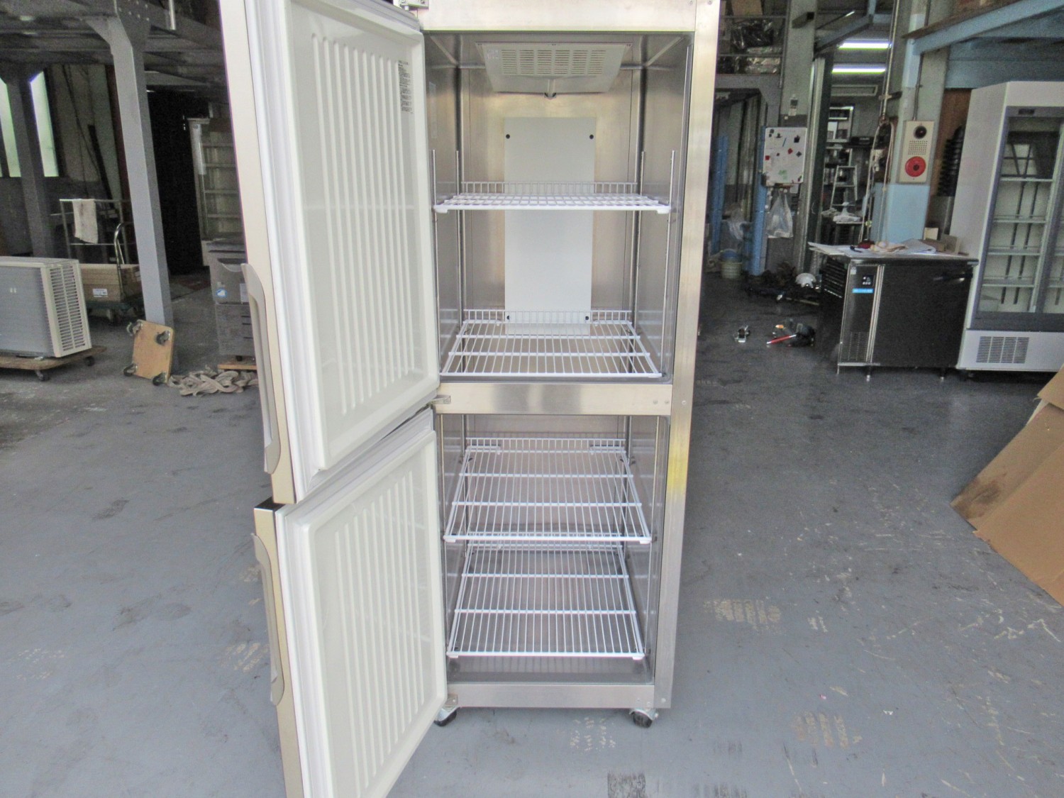 [210331-03] 業務用冷凍庫（ｷｬｽﾀｰ付） URD－062FM6 | 中古厨房機器と厨房機器の大阪63リサイクルショップ